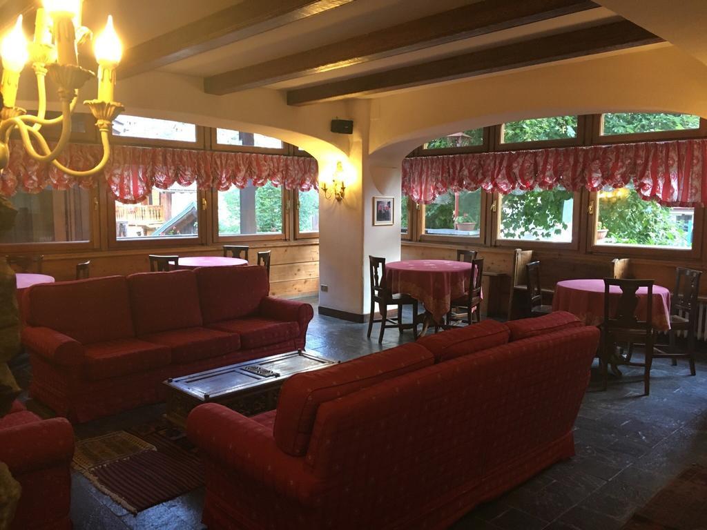 Hotel Cristallo Courmayeur Exterior foto